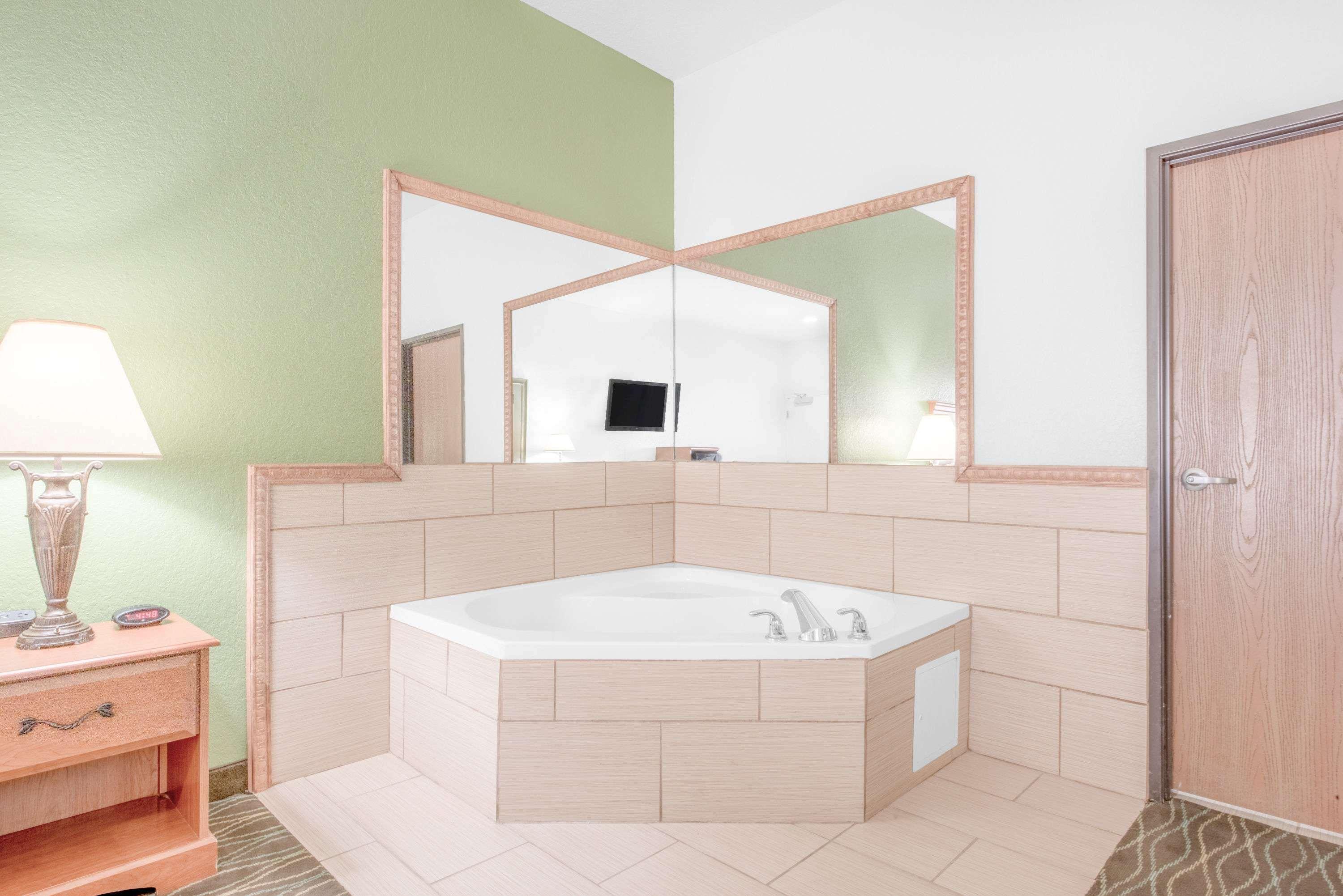 Baymont By Wyndham Pearsall מראה חיצוני תמונה