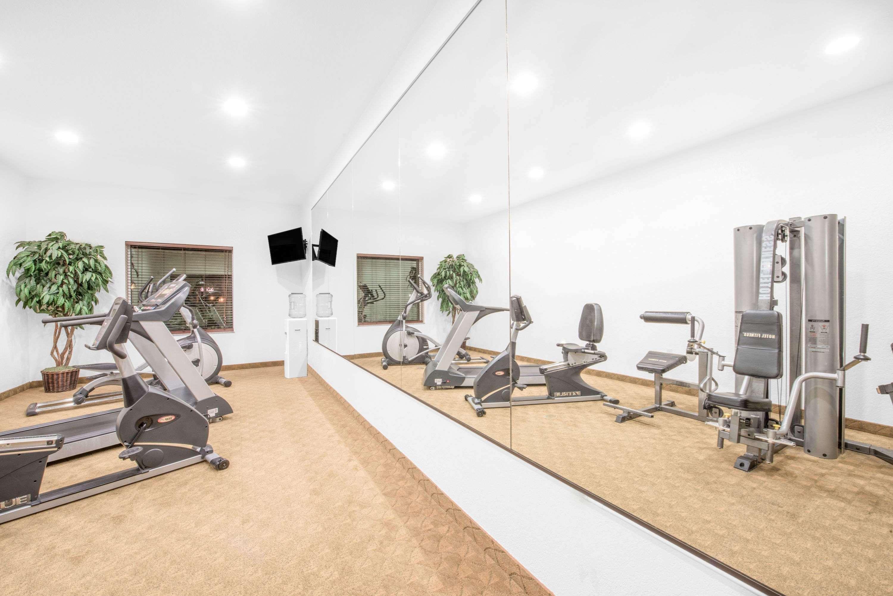 Baymont By Wyndham Pearsall מראה חיצוני תמונה