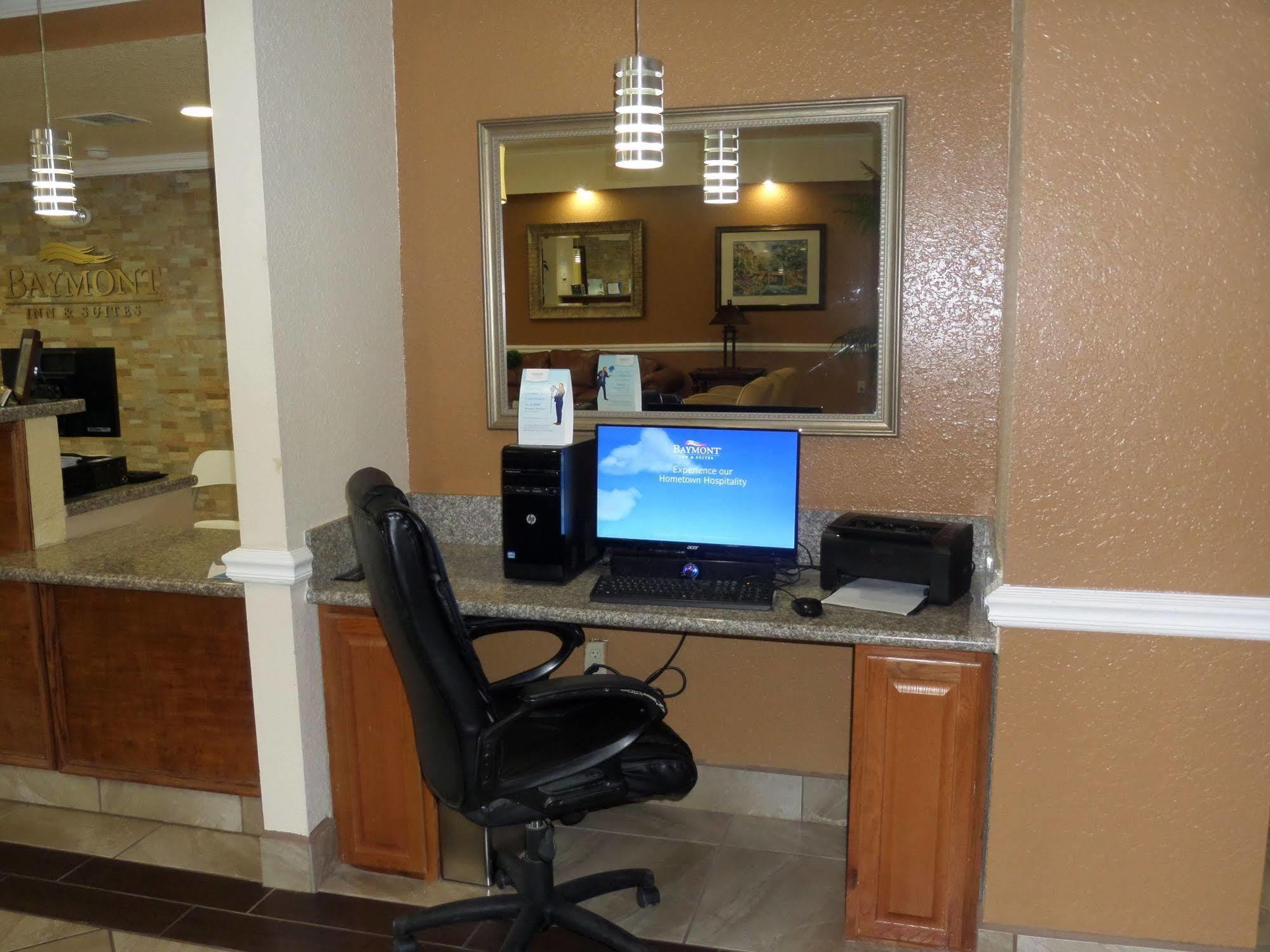 Baymont By Wyndham Pearsall מראה חיצוני תמונה